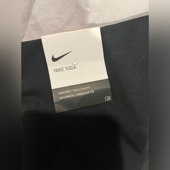 4 pairs of Nike leggings - Picture 7 of 9